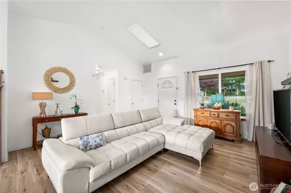 90 E Treasure Island DR, Allyn, WA 98524