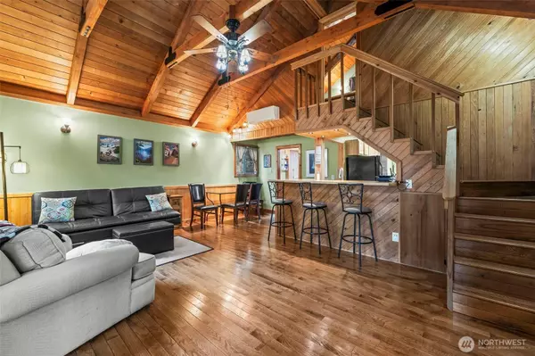 21 N Gadwall PL N, Hoodsport, WA 98548