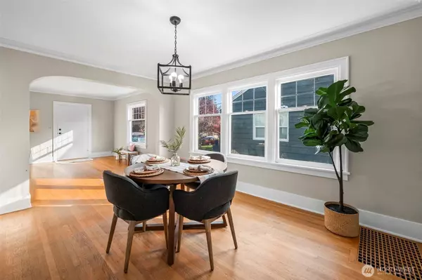 819 NE 59th ST, Seattle, WA 98105