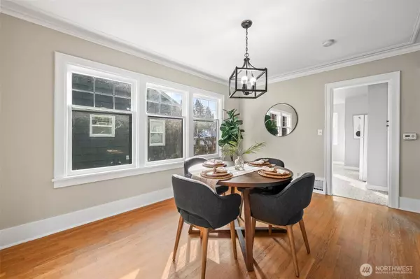 819 NE 59th ST, Seattle, WA 98105