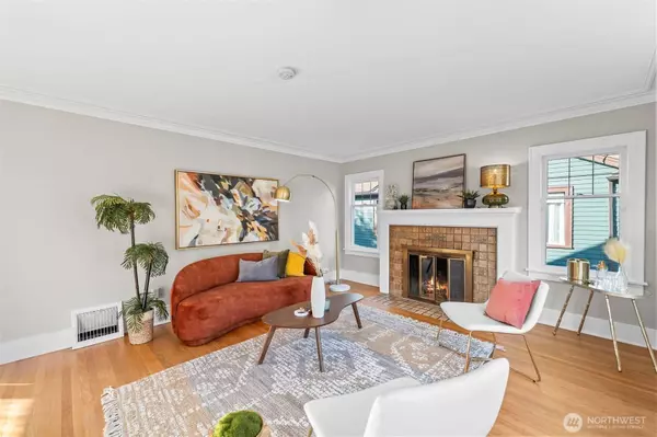 819 NE 59th ST, Seattle, WA 98105