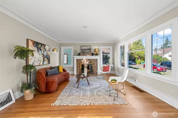 819 NE 59th ST, Seattle, WA 98105