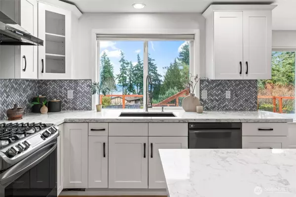 5756 Eldorado PL NW, Bremerton, WA 98312