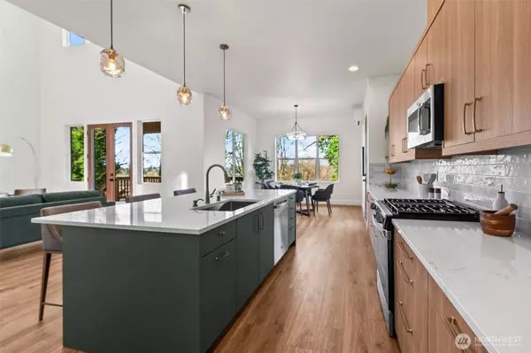 2811 McHugh AVE, Enumclaw, WA 98022