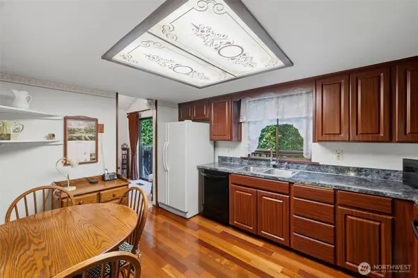 3325 SE Summer PL, Port Orchard, WA 98366