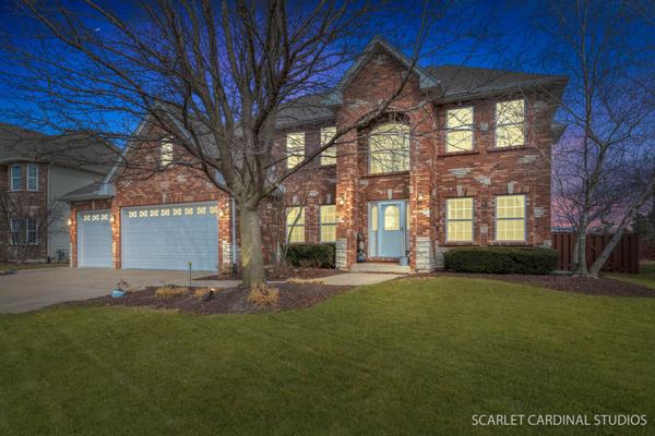 389 Bloomfield Cir E