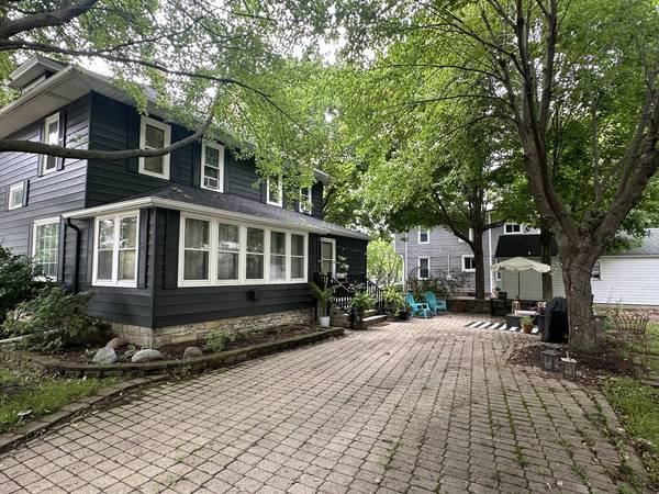 96 E Washington Street, Oswego, IL 60543