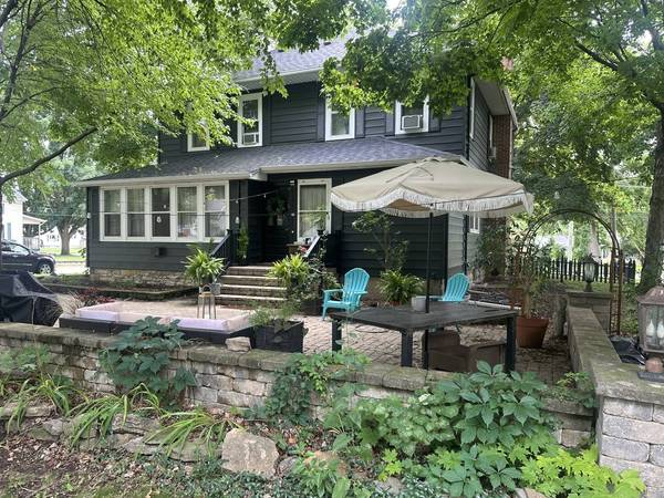 96 E Washington Street, Oswego, IL 60543