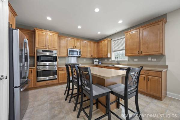 253 Bluegrass Parkway, Oswego, IL 60543