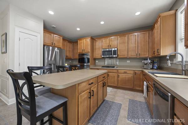 253 Bluegrass Parkway, Oswego, IL 60543