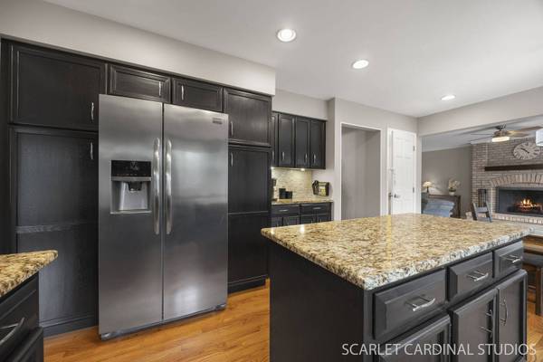 2875 Carriage Way, Aurora, IL 60504