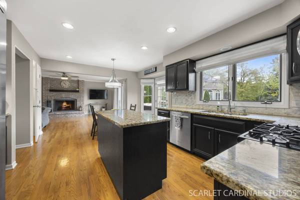 2875 Carriage Way, Aurora, IL 60504