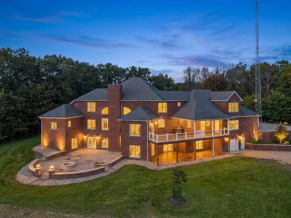 1349 Sleepy Hollow RD, Amboy, IL 61310