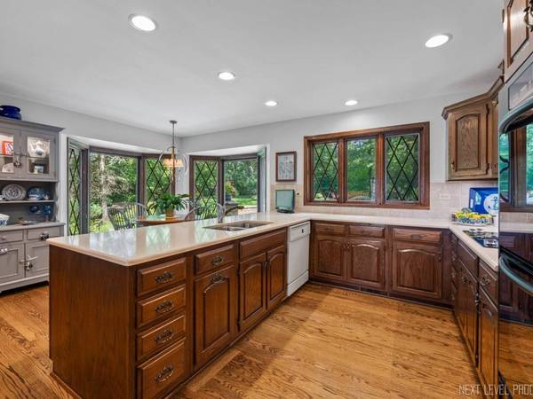 6181 Shorewood CT, Lisle, IL 60532