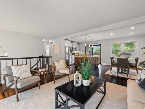 259 Cunningham LN, Bloomingdale, IL 60108