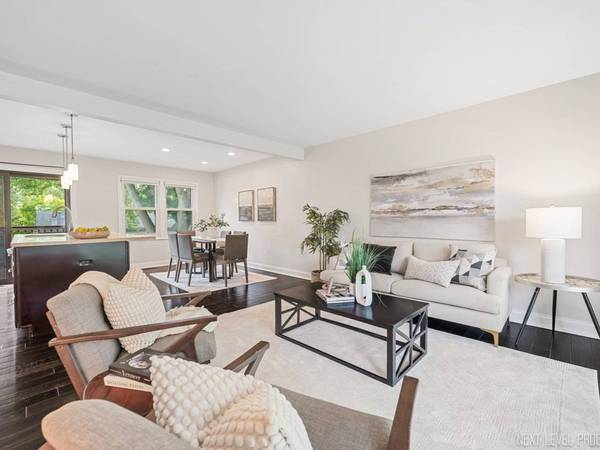 259 Cunningham LN, Bloomingdale, IL 60108