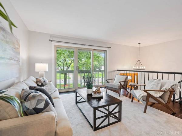 259 Cunningham LN, Bloomingdale, IL 60108