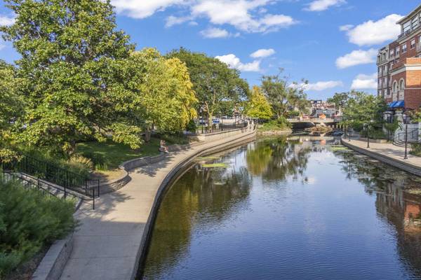 664 N Webster ST, Naperville, IL 60563