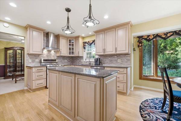 1129 Sunnybrook DR, Naperville, IL 60540