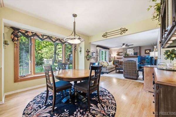 1129 Sunnybrook DR, Naperville, IL 60540