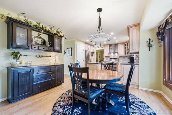 1129 Sunnybrook DR, Naperville, IL 60540