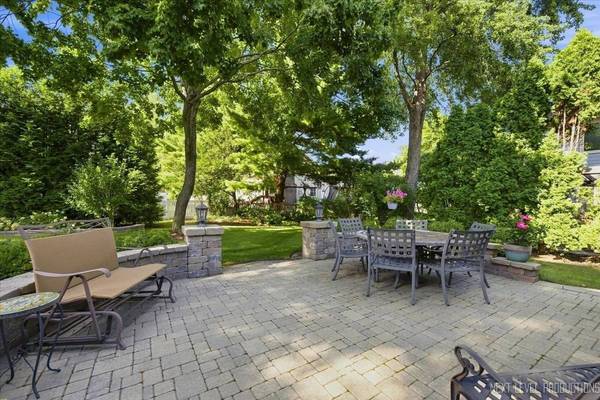 1129 Sunnybrook DR, Naperville, IL 60540