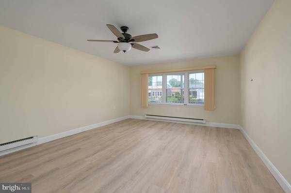 213 HUNTINGTON DR, Southampton, NJ 08088