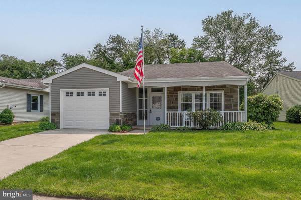 213 HUNTINGTON DR, Southampton, NJ 08088