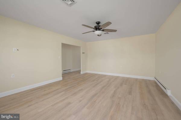 213 HUNTINGTON DR, Southampton, NJ 08088