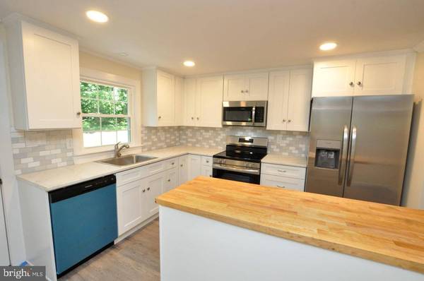 5 ROBERTS, Eastampton, NJ 08060