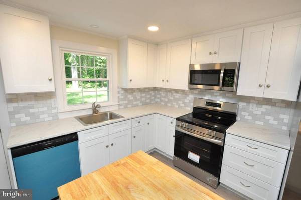 5 ROBERTS, Eastampton, NJ 08060