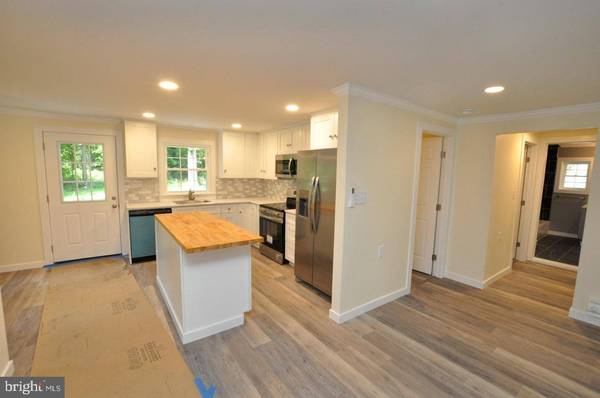 5 ROBERTS, Eastampton, NJ 08060