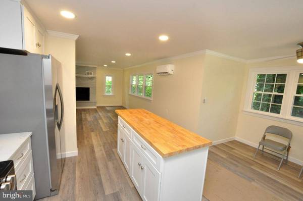 5 ROBERTS, Eastampton, NJ 08060