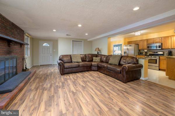 621 S FORKLANDING RD, Maple Shade, NJ 08052