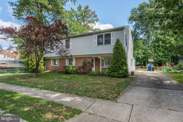 621 S FORKLANDING RD, Maple Shade, NJ 08052