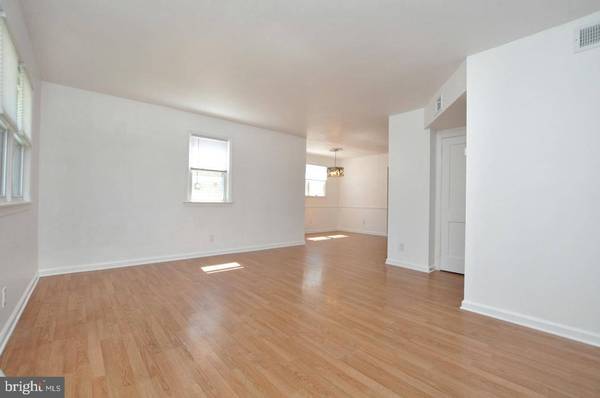 432 N COLES AVE, Maple Shade, NJ 08052