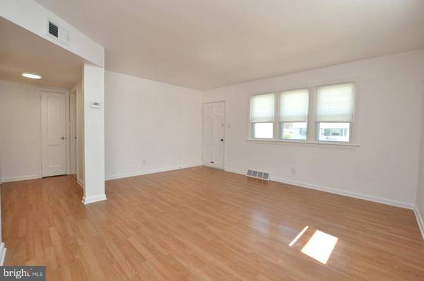432 N COLES AVE, Maple Shade, NJ 08052
