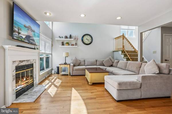 19 REGENCY CT, Marlton, NJ 08053