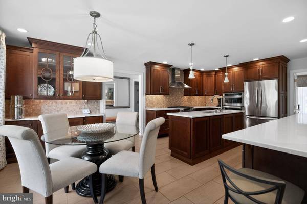 6 POINTE VIEW DR, Medford, NJ 08055