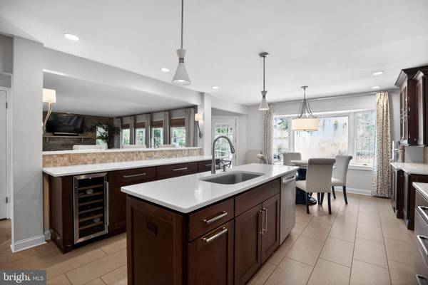6 POINTE VIEW DR, Medford, NJ 08055