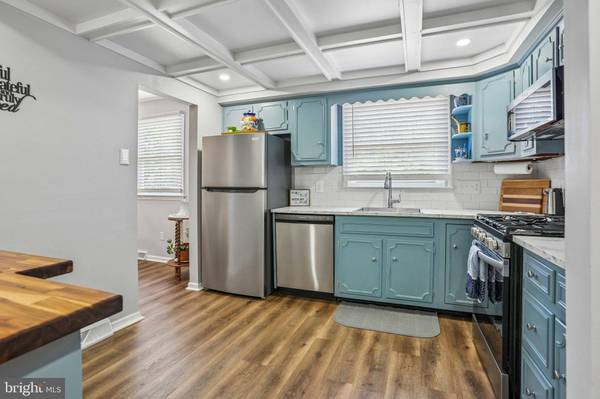 6 WOODLAND AVE, Medford, NJ 08055