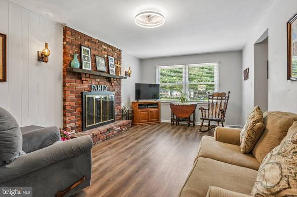6 WOODLAND AVE, Medford, NJ 08055