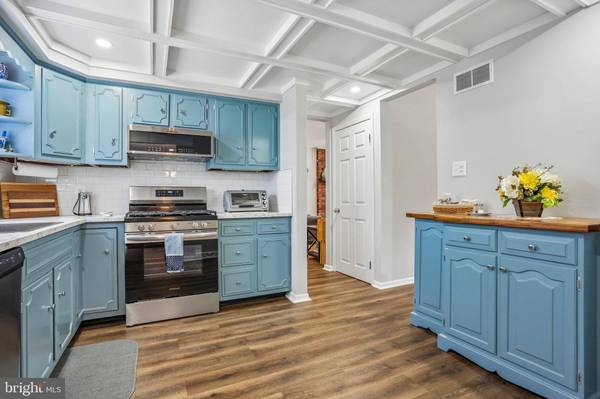 6 WOODLAND AVE, Medford, NJ 08055