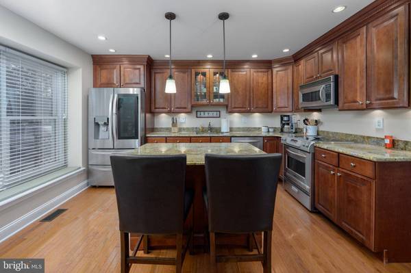 305 WILLIAMSBURG CT, Marlton, NJ 08053