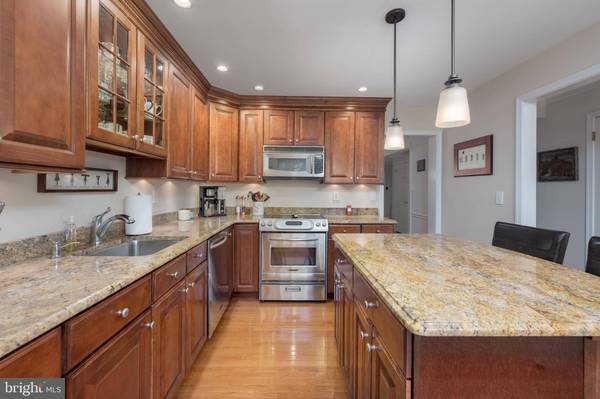 305 WILLIAMSBURG CT, Marlton, NJ 08053