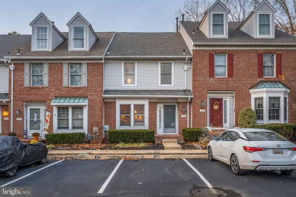 305 WILLIAMSBURG CT