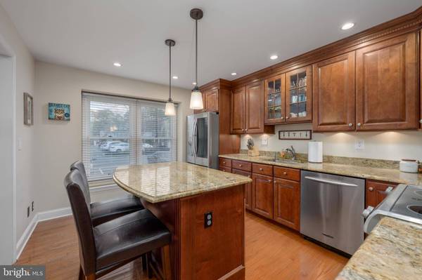 305 WILLIAMSBURG CT, Marlton, NJ 08053
