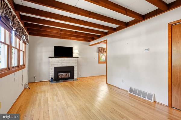 10 WOODLAND AVE, Medford, NJ 08055