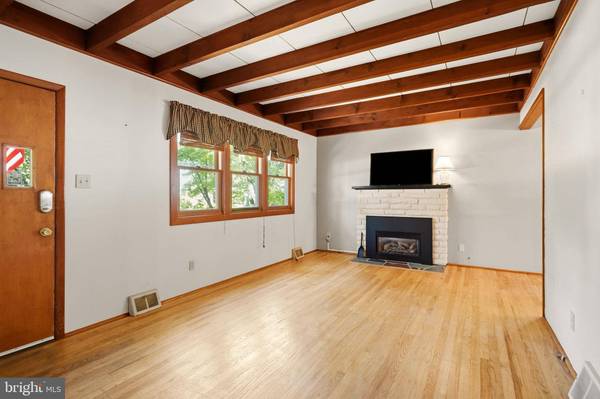 10 WOODLAND AVE, Medford, NJ 08055