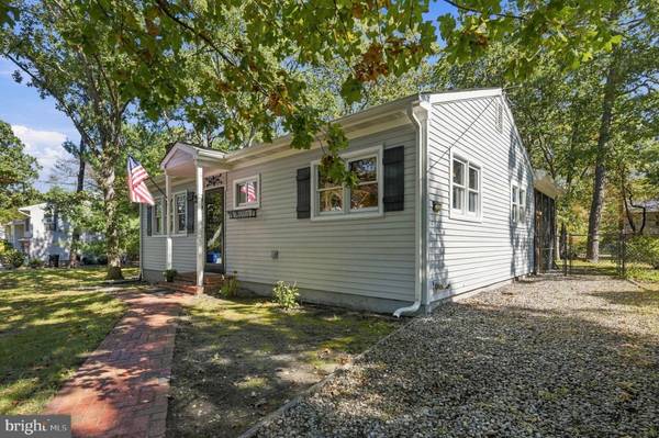 10 WOODLAND AVE, Medford, NJ 08055